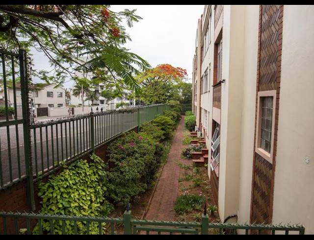 1 BEDROOM APARTMENT FOR SALE IN ESSENWOOD